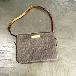 Michael Kors- wrist bag